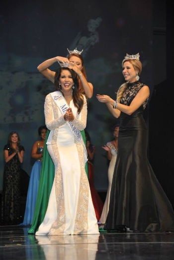 Loren McDaniel being crowned as 2015 Miss Arkansas